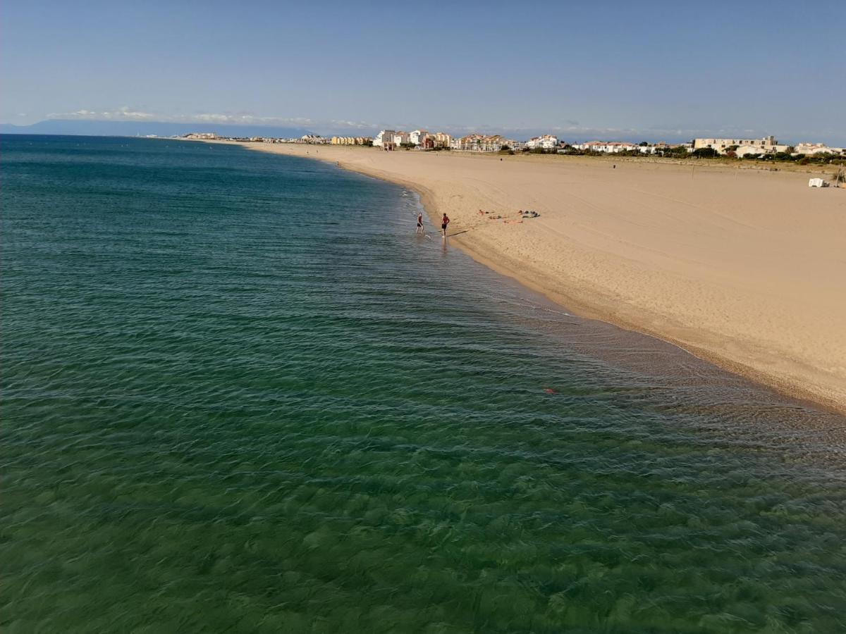 T2 cabine avec très belle vue sur le port de plaisance Leucate Extérieur photo