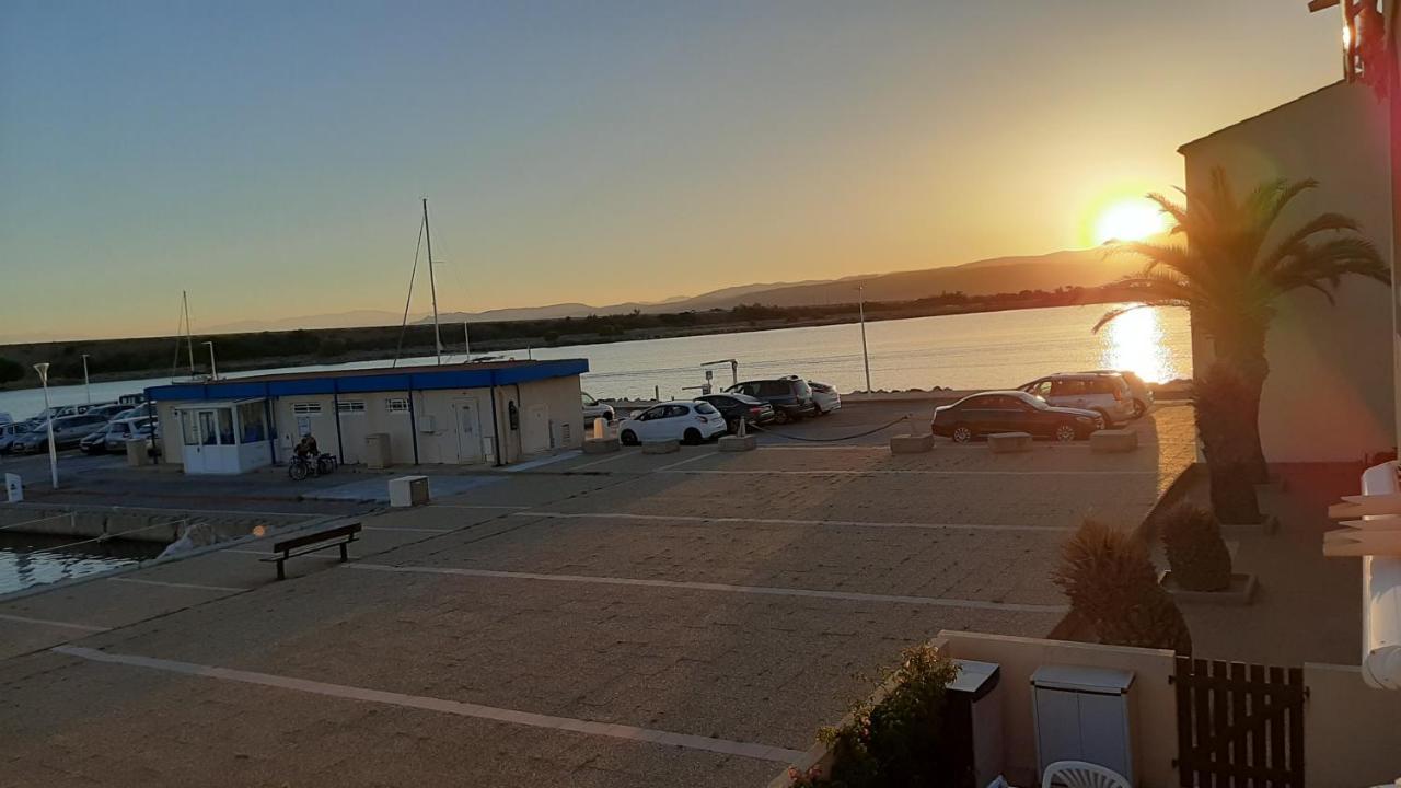 T2 cabine avec très belle vue sur le port de plaisance Leucate Extérieur photo