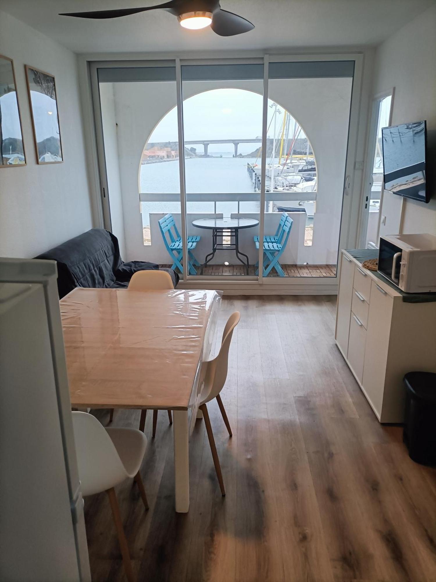 T2 cabine avec très belle vue sur le port de plaisance Leucate Extérieur photo