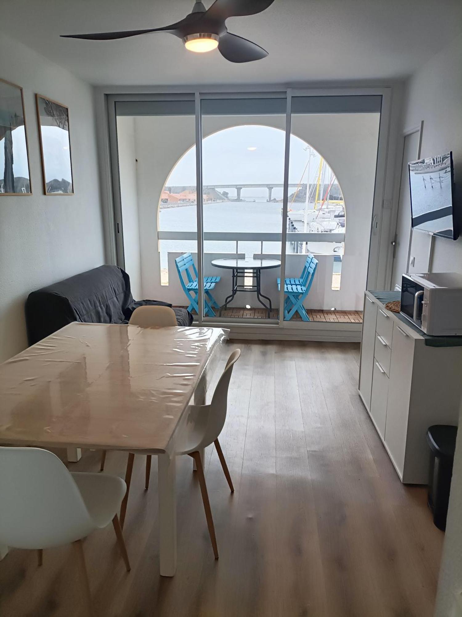 T2 cabine avec très belle vue sur le port de plaisance Leucate Extérieur photo